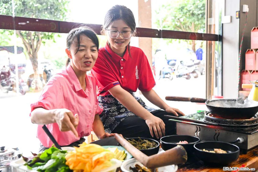 全网追的“扁担女孩”,找了一份暑假工,时薪12元 - 北海生活资讯 - 北海28生活网 bh.28life.com